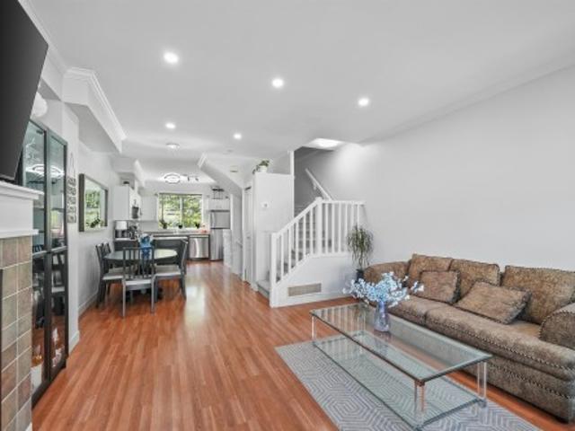 Townhouse for sale in Fleetwood, Surrey