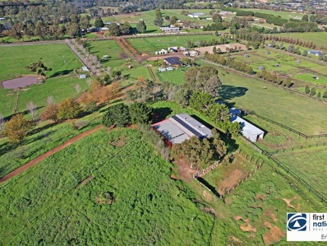 Cottage for sale in Camerons Creek, Victoria