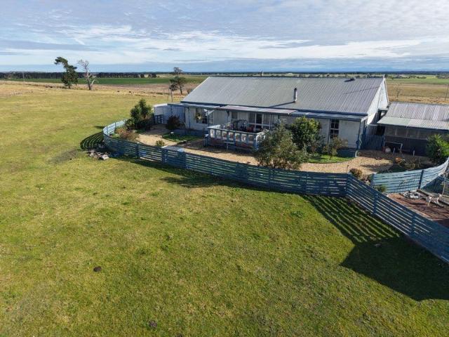 Cottage for sale in Goon Nure, Victoria