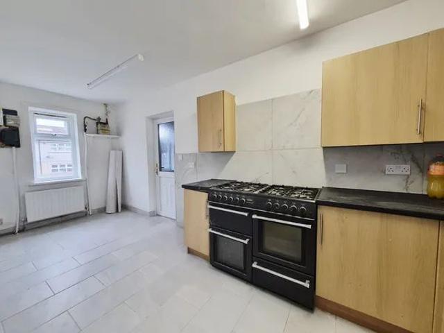 House for rent in Queen's Park, Guide