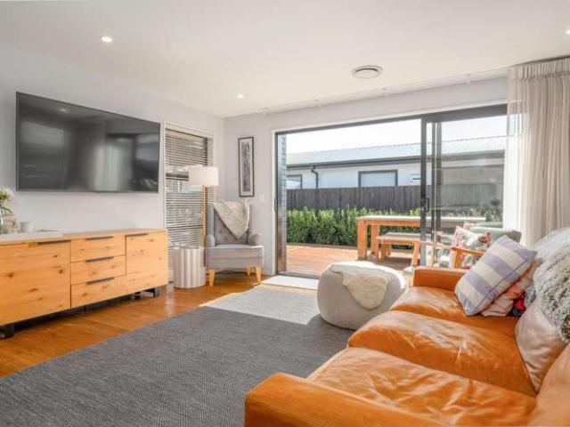 House for sale in Chaslands, Canterbury