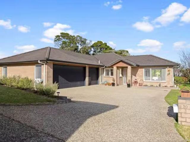 House for sale in Awhitu