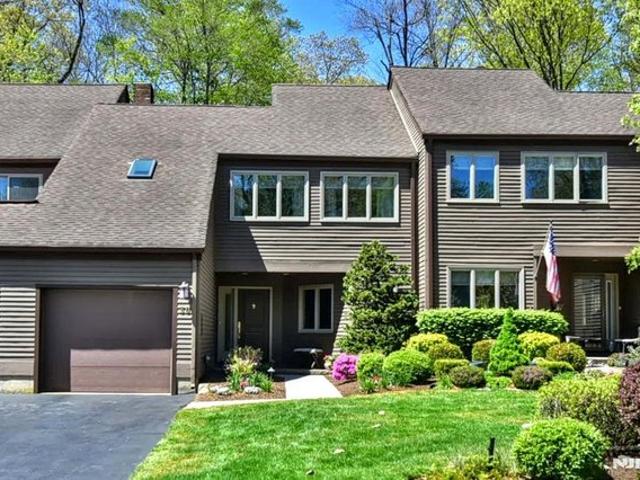 Townhouse for sale in Mahwah, New Jersey