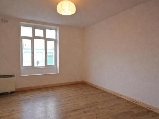Flat for sale in Shacklewell, Greater London