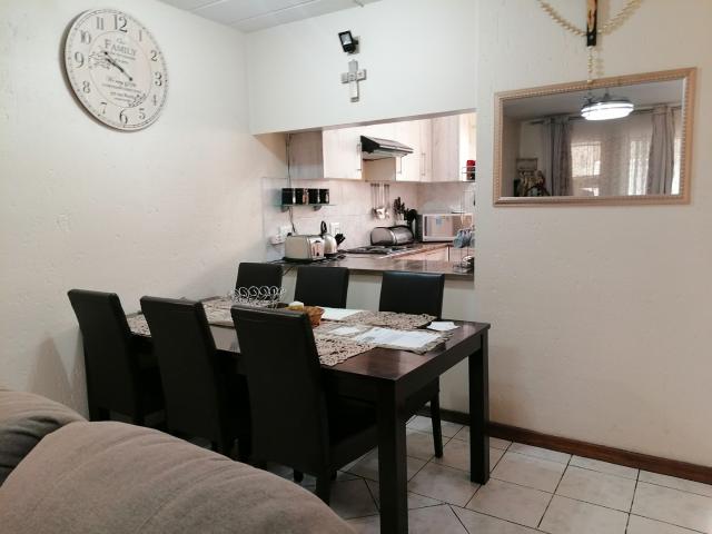 Townhouse for sale in Oakdene, Vosloorus
