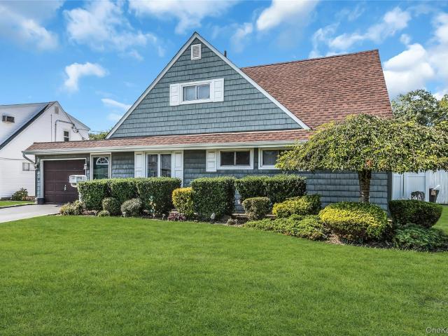 House for sale in Levittown Section 10, Hicksville
