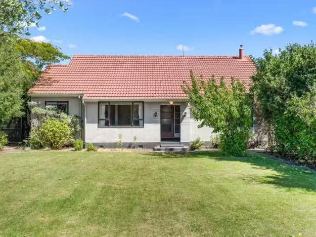 House for sale in Chaslands, Canterbury