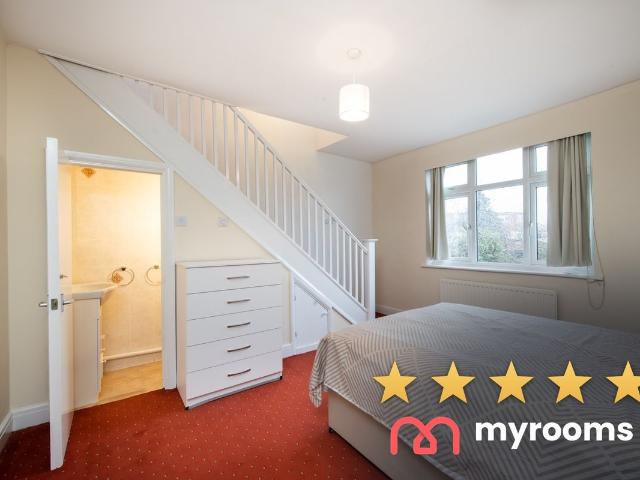 Room for rent in London Borough of Merton, Merton Park