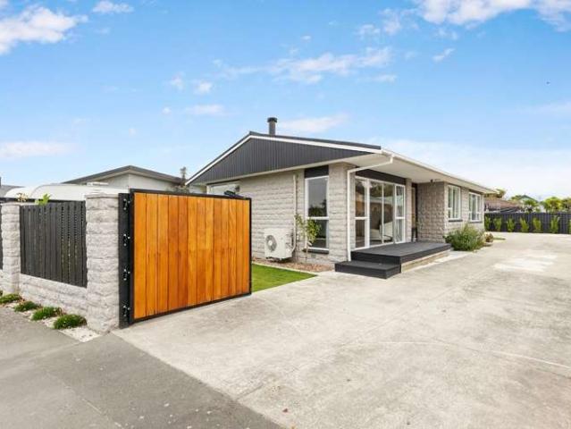 House for sale in Chaslands, Canterbury