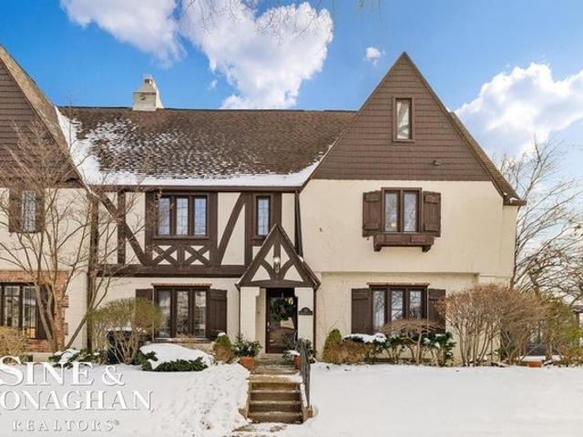 Condo for sale in Grosse Pointe, Michigan