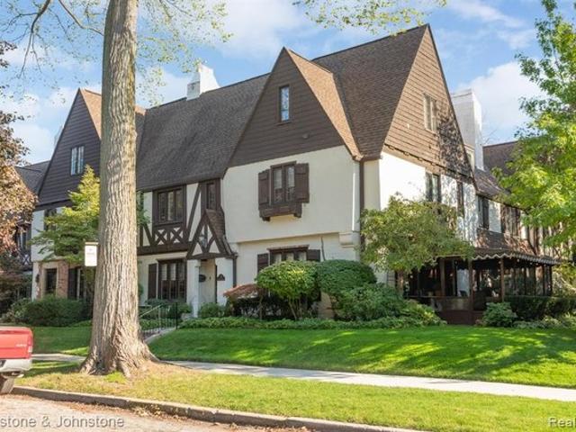 Condo for sale in Grosse Pointe, Michigan