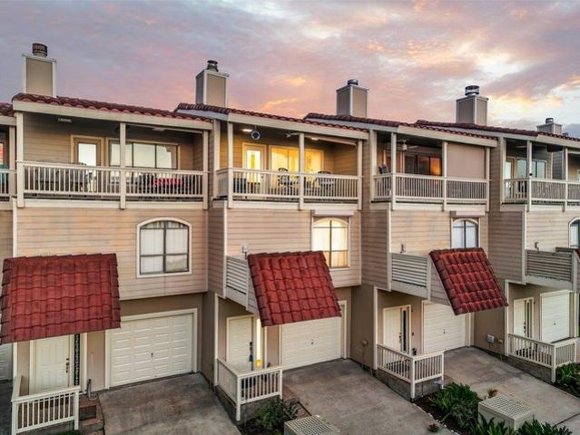 Townhouse for sale in Galveston, Texas