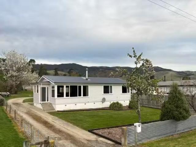 House for sale in Otakou