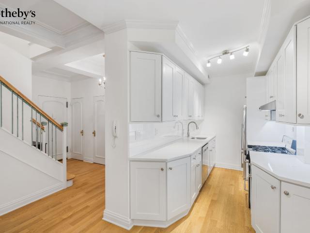 Condo for sale in Manhattan Community Board 6, New York