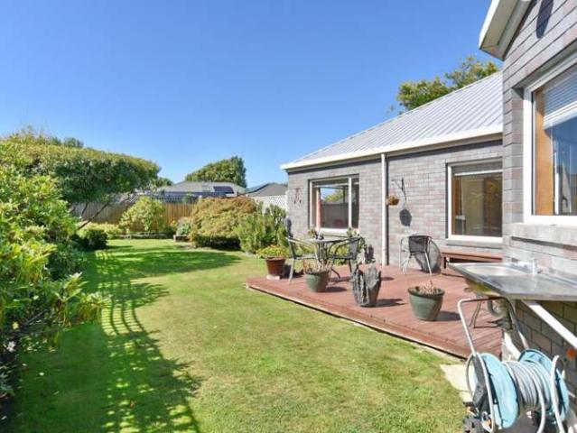 Property for sale in Chaslands, Canterbury