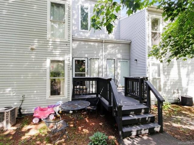 Townhouse for sale in Cromwell, Connecticut