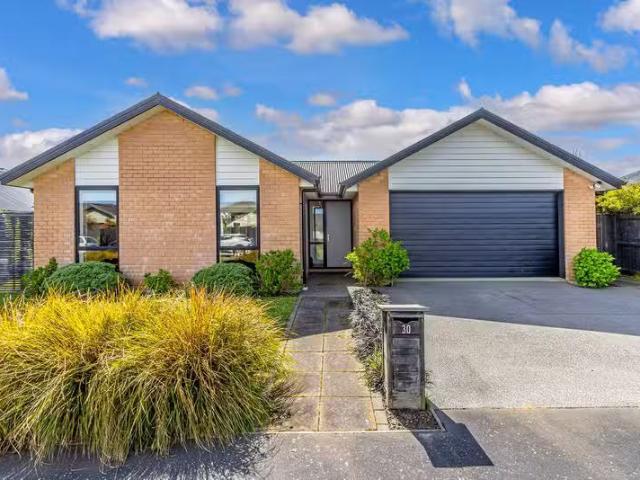 House for sale in Chaslands, Canterbury
