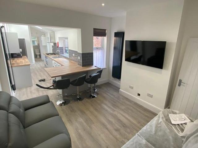 Room for rent in Elmfield, Leicestershire