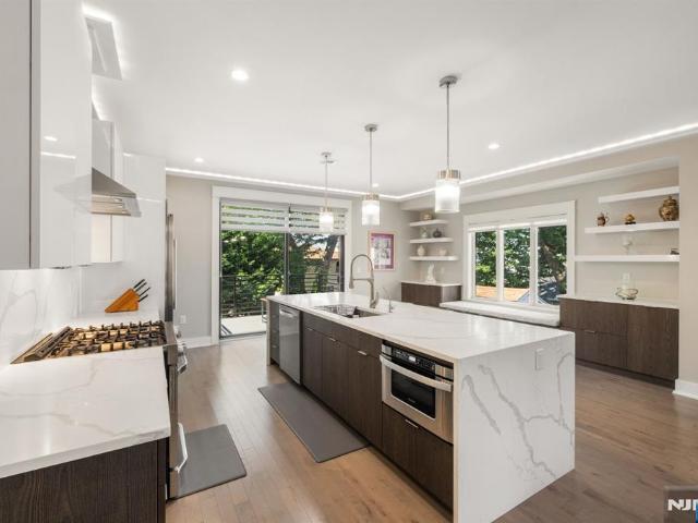 Townhouse for sale in Palisades Park