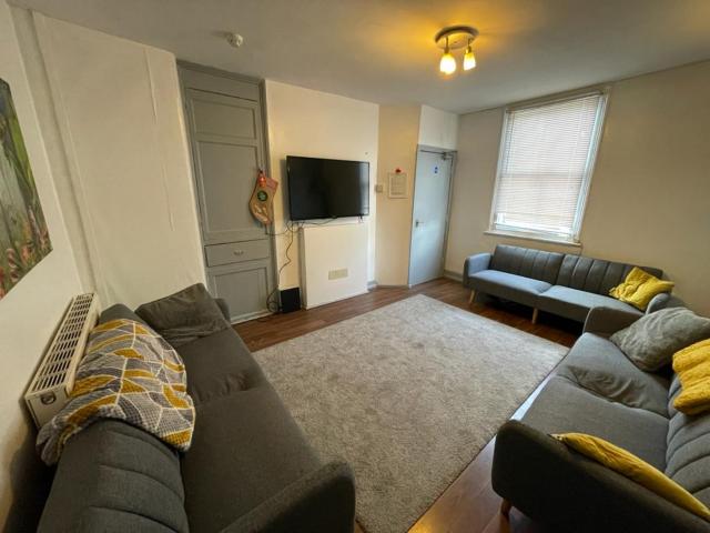 Room for rent in St John's, Worcestershire