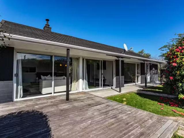 House for sale in Chaslands, Canterbury