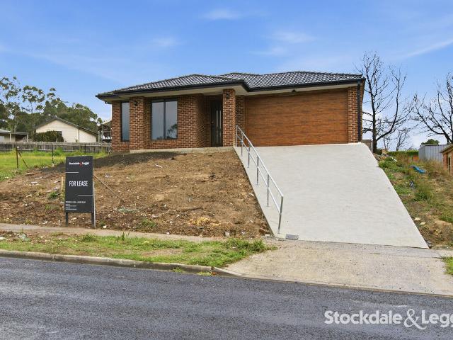 House for rent in Churchill, Victoria