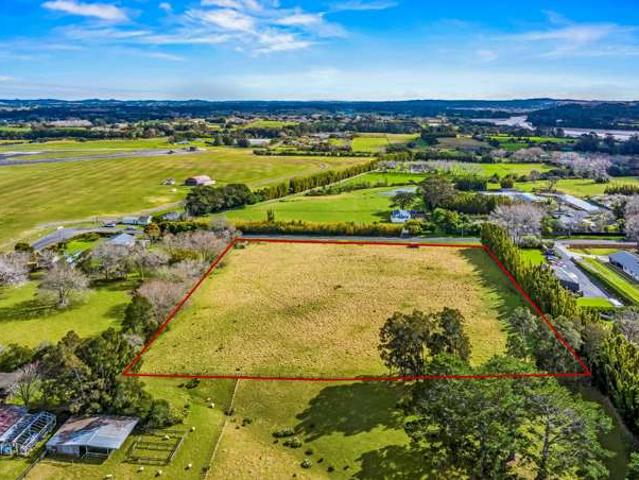 Land for sale in Paremoremo