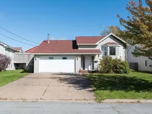 House for sale in Albro Lake, Dartmouth