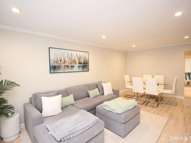 Townhouse for rent in Cos Cob, Connecticut