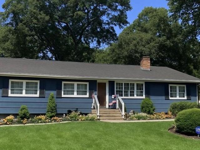 House for sale in Miller Place, New York