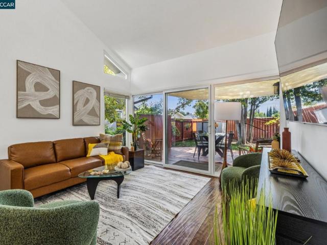 Condo for sale in West Sherman Acres, Pleasant Hill