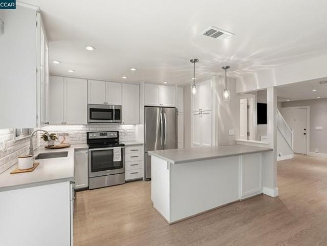 Townhouse for sale in Moraga, California