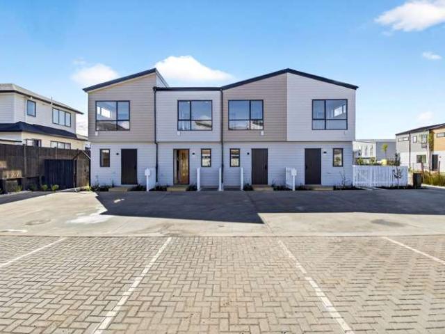 Townhouse for sale in Paremoremo