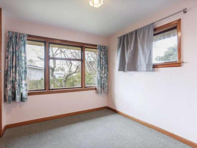 Property for sale in Chaslands, Canterbury
