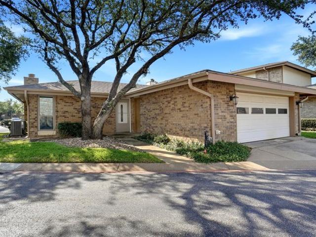 Townhouse for sale in Bedford, Texas