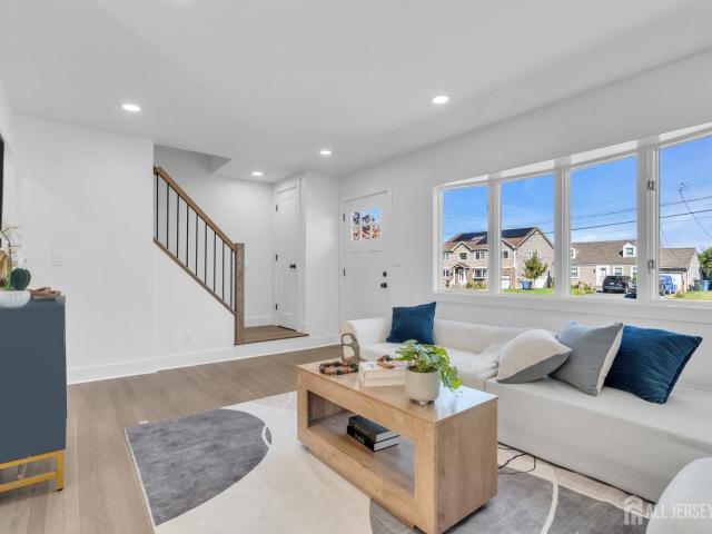 House for sale in Hazelton, Woodbridge Township