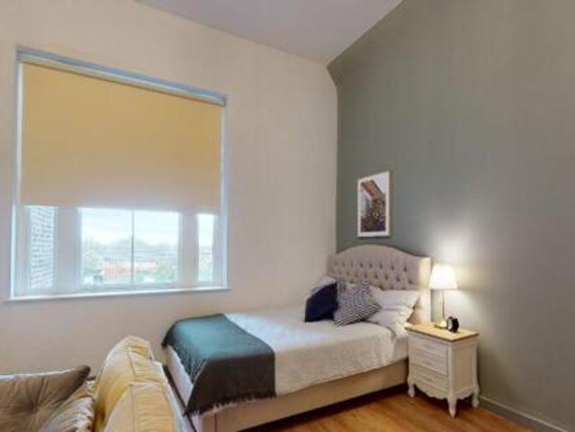 House for rent in Calderstones