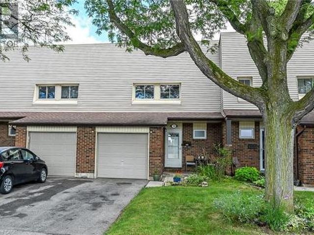 Townhouse for sale in Ancaster, Ontario