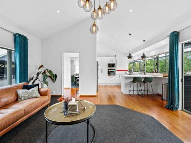 House for sale in Waimauku