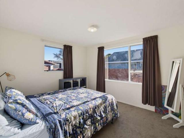 House for sale in Chaslands, Canterbury