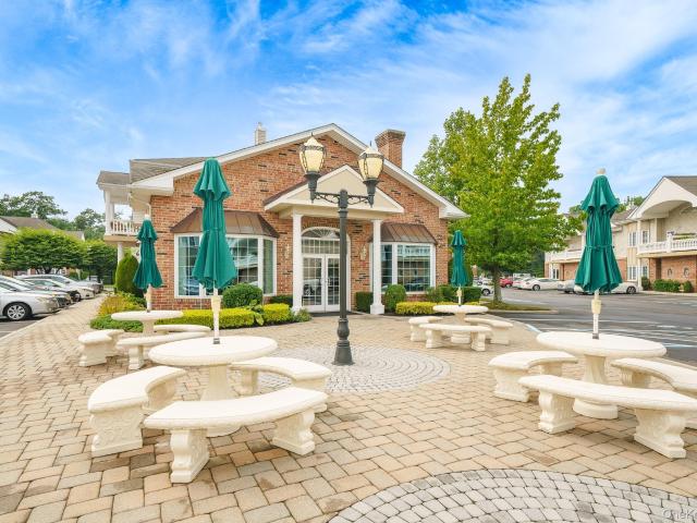 Condo for sale in Babylon, New York