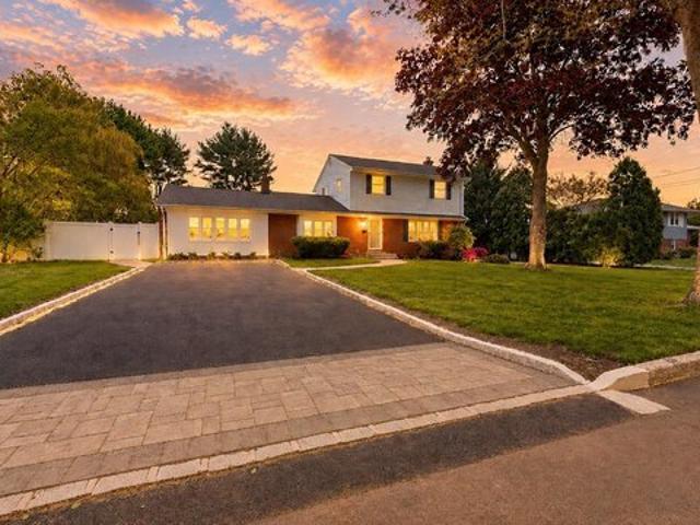 House for sale in Huntington, New York