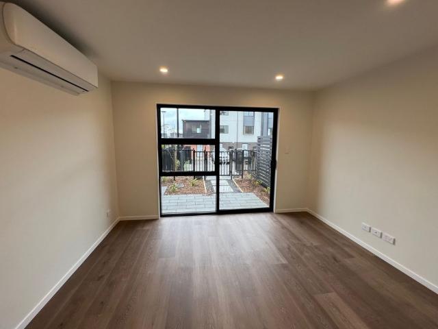 House for rent in Oratia