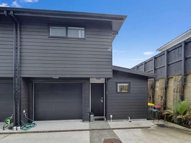 Townhouse for sale in Birkdale, Kaipātiki