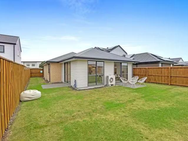 House for sale in Chaslands, Canterbury