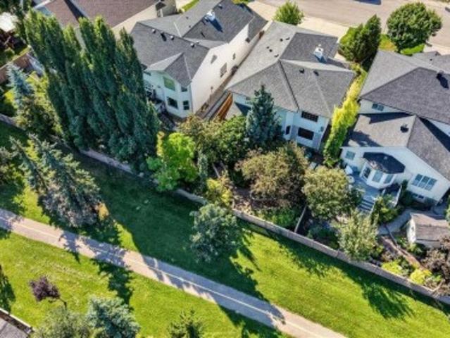 House for sale in Signal Hill, Calgary