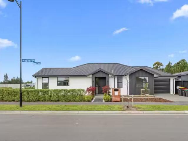 House for sale in Chaslands, Canterbury