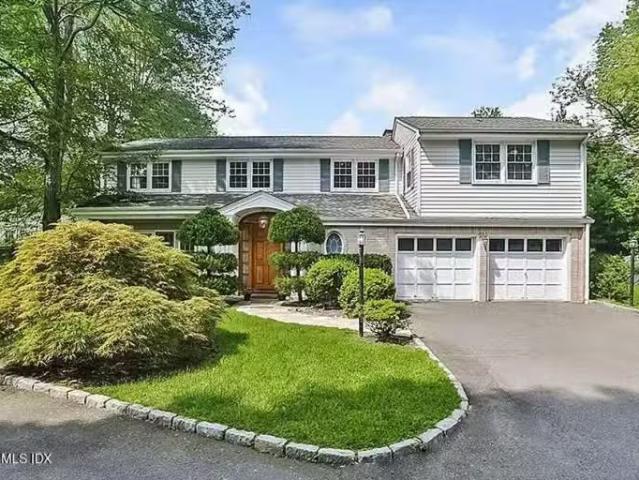 House for rent in Darien