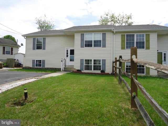 Townhouse for sale in Bunker Hill, West Virginia