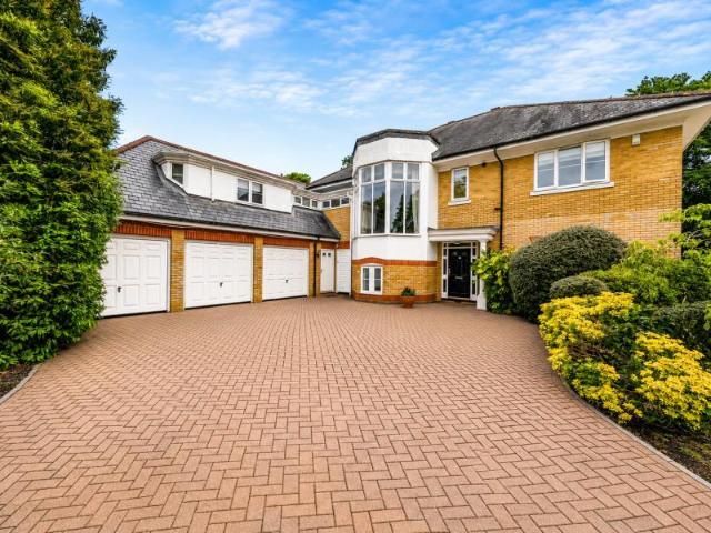 House for rent in Row Town, Surrey